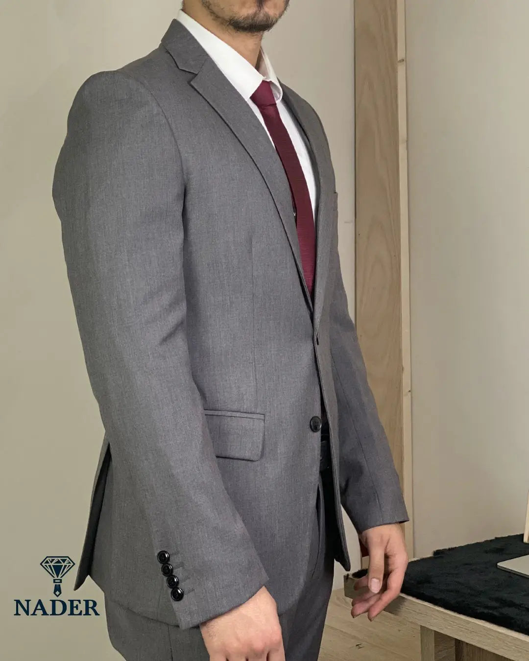 Eleganter Nader Kostüm